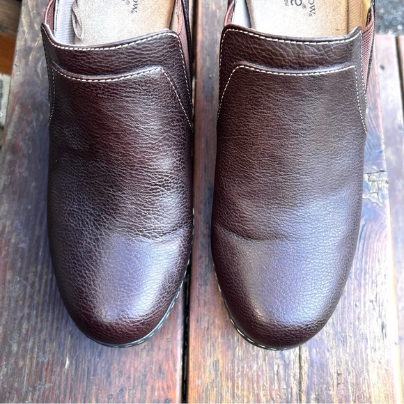 CROFT & BARROW BROWN ORTHOLITE SLIP ON BOOTIE SIZE 10 - Picture 3 of 13